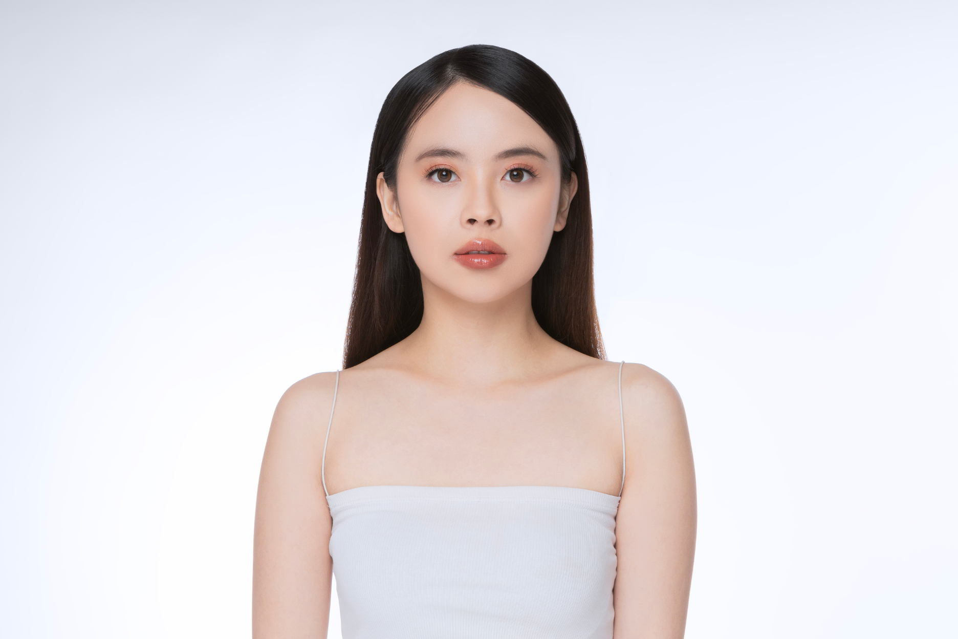 Wajah Bebas Minyak! Manfaat Powder Foundation untuk Kulit Oily