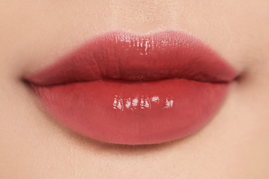 Intip Cara Mendapatkan Tampilan Red Glazed Lips Berikut!