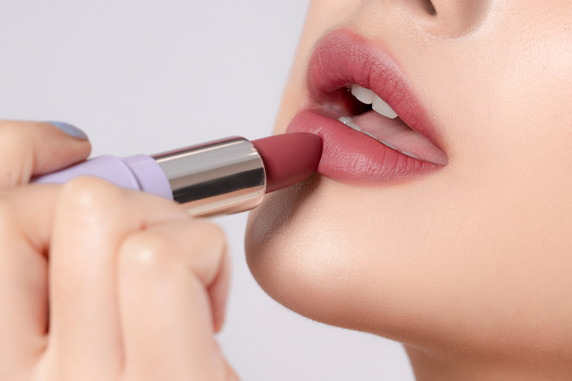 Labido Lips Ingin Pakai Lipstik Merah Tapi Nggak Pede? Intip Tips Ini, Yuk ...